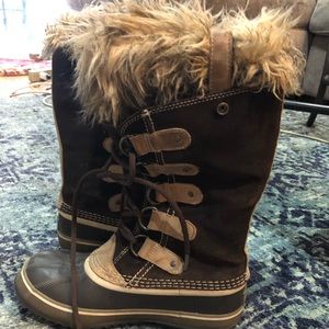 Size 7 women’s Sorel snow boots